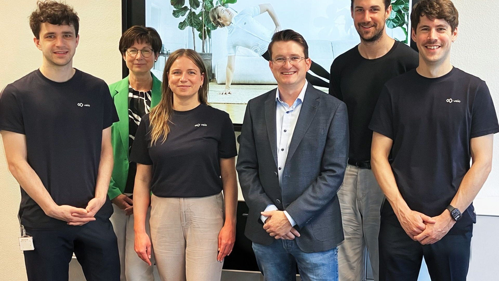 team photo of veiio