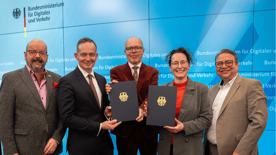 Dr. Volker Wissing with the AIAMO project team and Dr. Dominik Geißler and Dr. Beate Ginzel from the model cities.