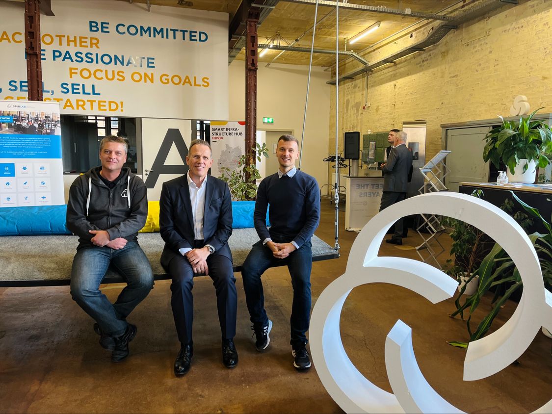 A photo of LEAG CEO Thorsten Kramer and Eric Weber, Martin Richter in the SpinLab Office